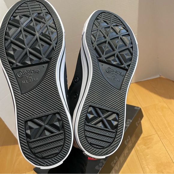 NIB women’s hello kitty converse high tops - Picture 5 of 8